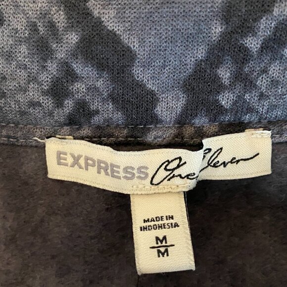 Express Snakeskin Print Off The Shoulder Fleece Sweatshirt NWT Medium - Picture 8 of 10